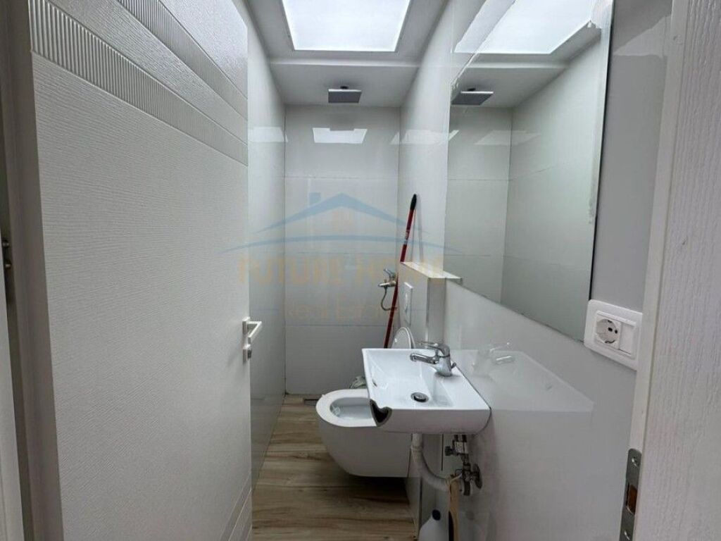 Shitet, Apartament 1+1 , Liqeni i Thate, Tirane