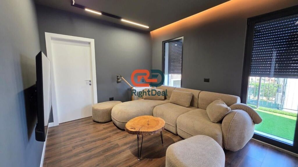 Shitet Penthouse Tek Tregu Elektrik 2+1 Me Pamje Spektakolare!