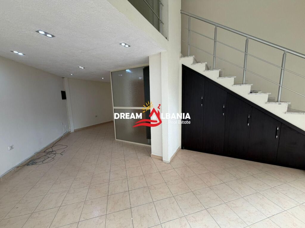 Jepet me qera ambient biznesi Duplex tek Pazari i Ri prane Bolv Oil (ID 42611418)f