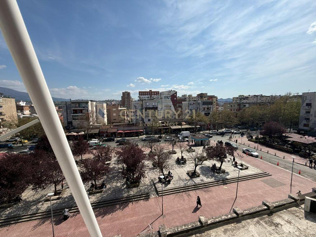 Apartament 2+1 per shutje te Xhamlliku, Sheshi Shtraus