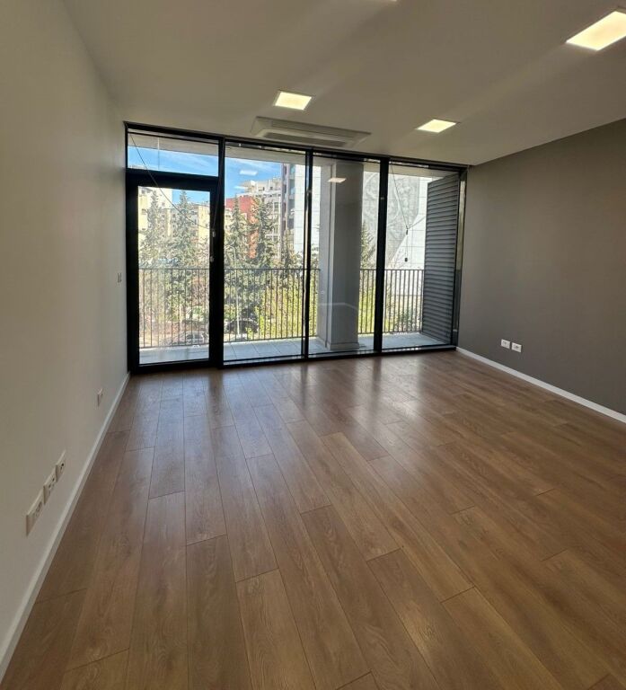 🏢 Spazio Ufficio in Affitto – Lake View Residence