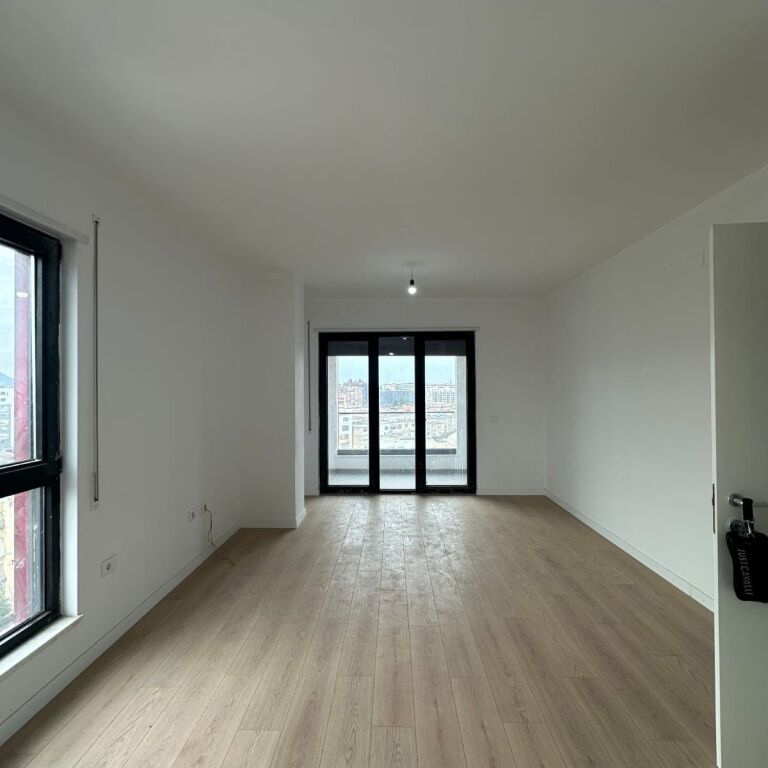 🏡✨ Apartament 3+1 për Shitje – Komuna e Parisit ✨🏡