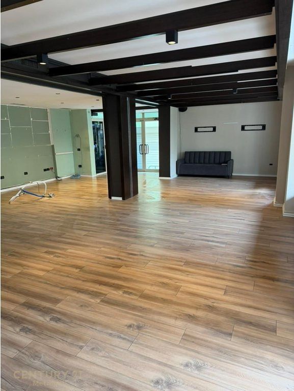 Zyrë Me Qira në Liqeni i Thatë, Tiranë - 1100€ | 170 m²