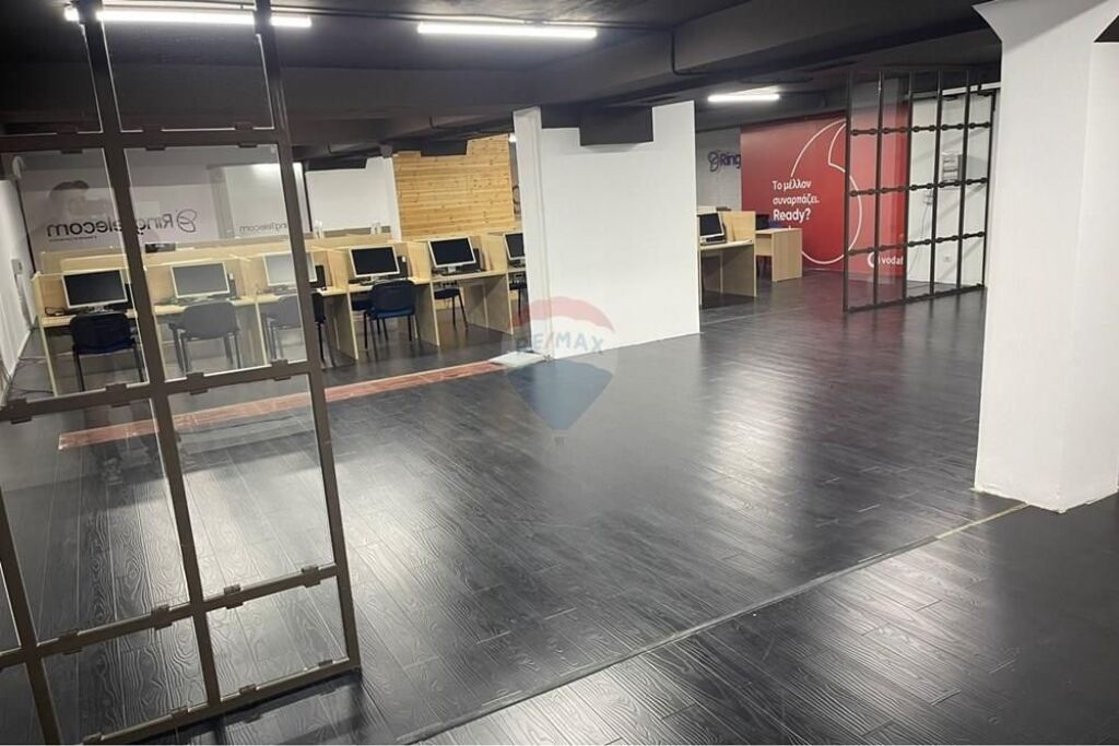 Negozio - In Affitto - Piazza Willson, Tirana