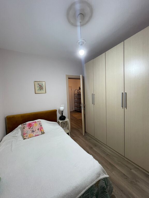 Apartament 2+1 per qera tek Rruga e Kosovareve