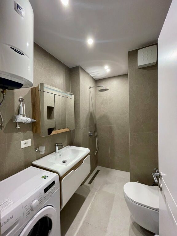 IN AFFITTO: APPARTAMENTO 2+1 📍 Via Kavaja (vicino alla Chiesa Ortodossa)