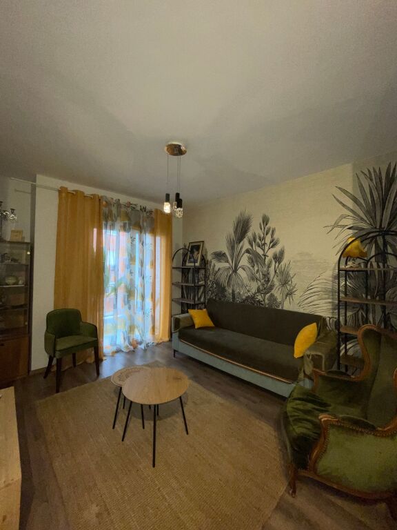 Apartament 2+1 per qera tek Rruga e Kosovareve