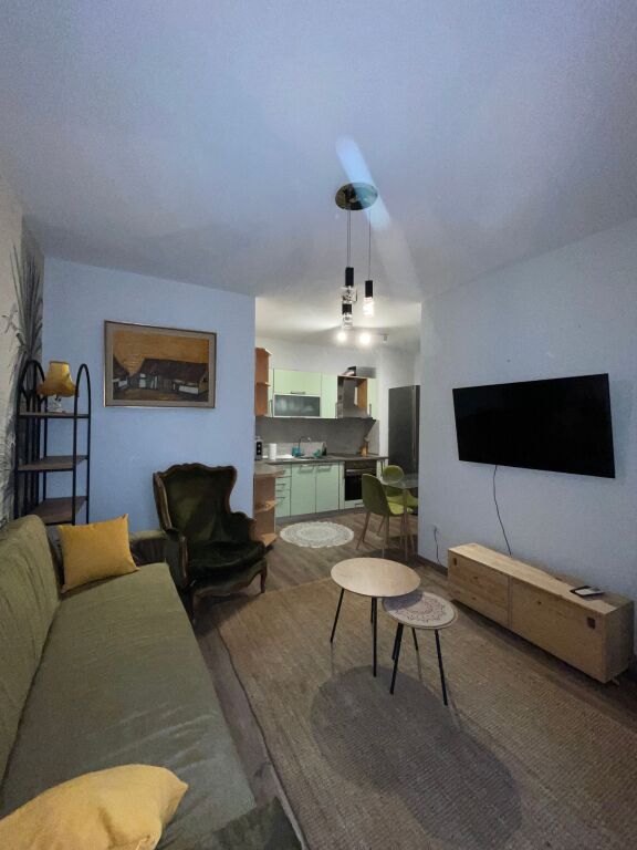 Apartament 2+1 per qera tek Rruga e Kosovareve