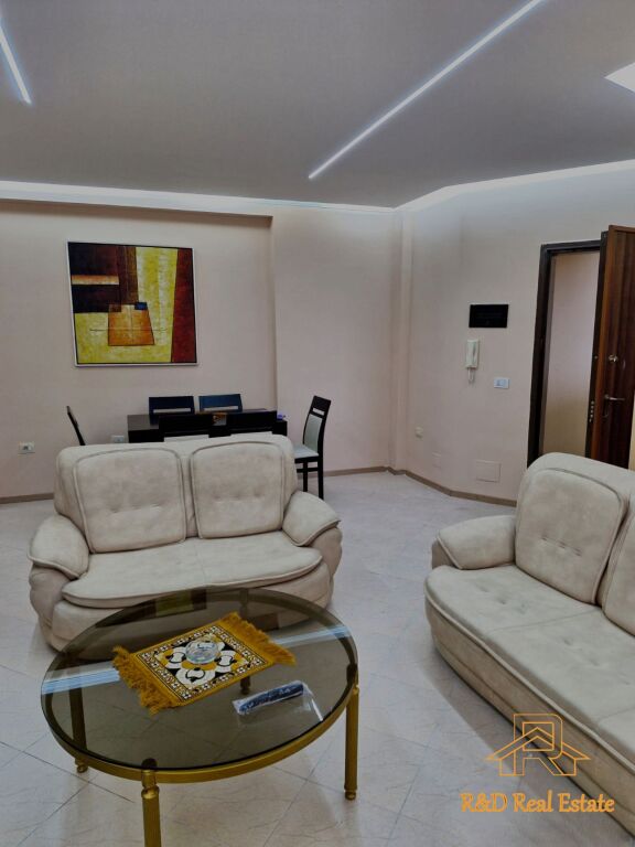 🏡 APARTAMENT ME QERA – Rruga e Kosovareve