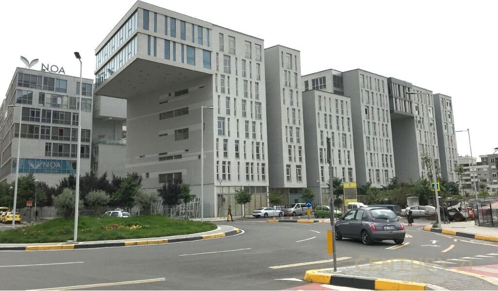 Shitet 1+1,Komuna Parisit