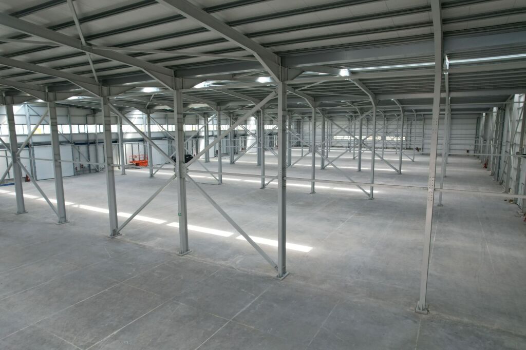 MAGAZZINO 6125M2 IN VENDITA VICINO A RINAS