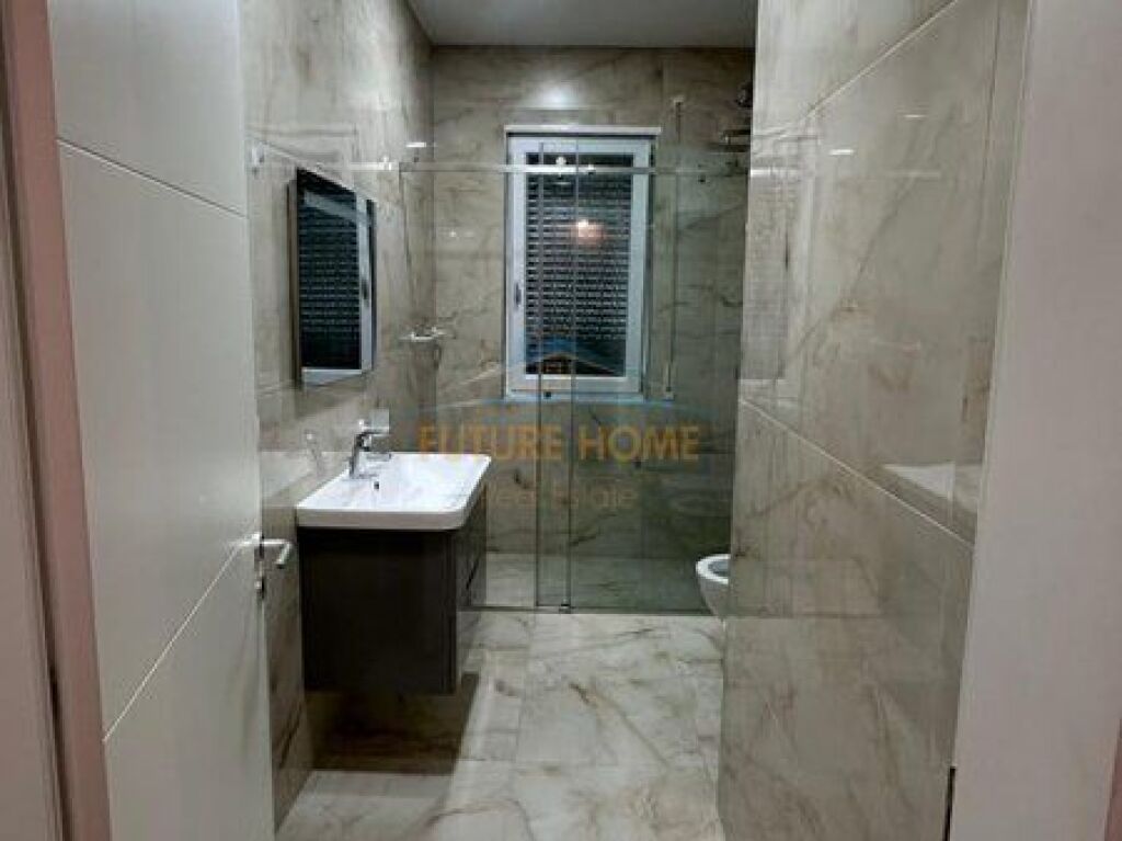 Qera,Apartament 2+1+2+Post Parkimi,Kopshti Botanik,Tiranë