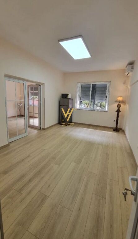 JEPET AMBIENT BIZNESI 50 M2 ME QIRA TE MINE PEZA 850 EURO