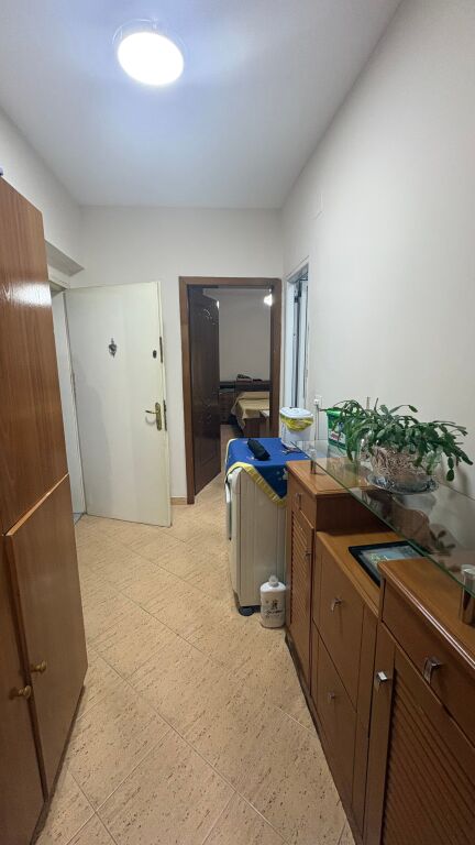 shitet apartament 1+1 i mobiluar tek Rruga Myslym Shyri