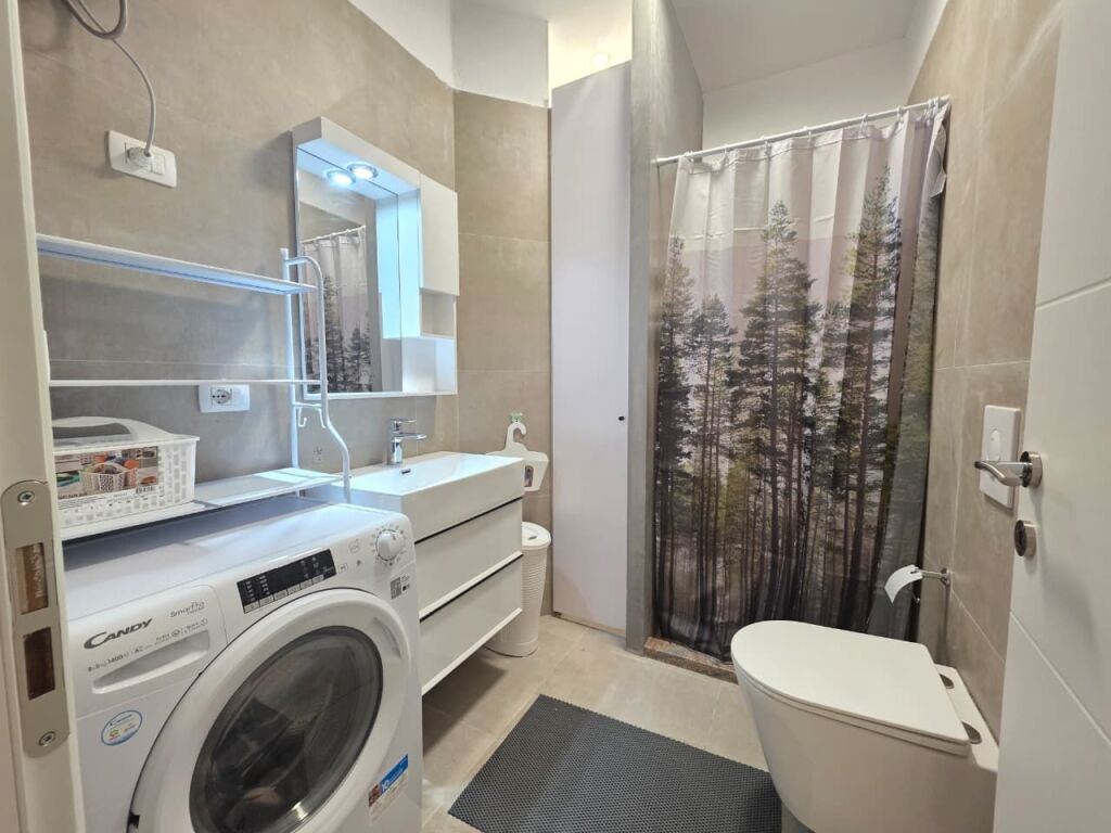 🏡 For Rent: Beautiful 2+1 Apartment (+ Parking Space) 📍 Kodra e Diellit 2 Residence Area: 81m² | 75,000 ALL / month 🔥