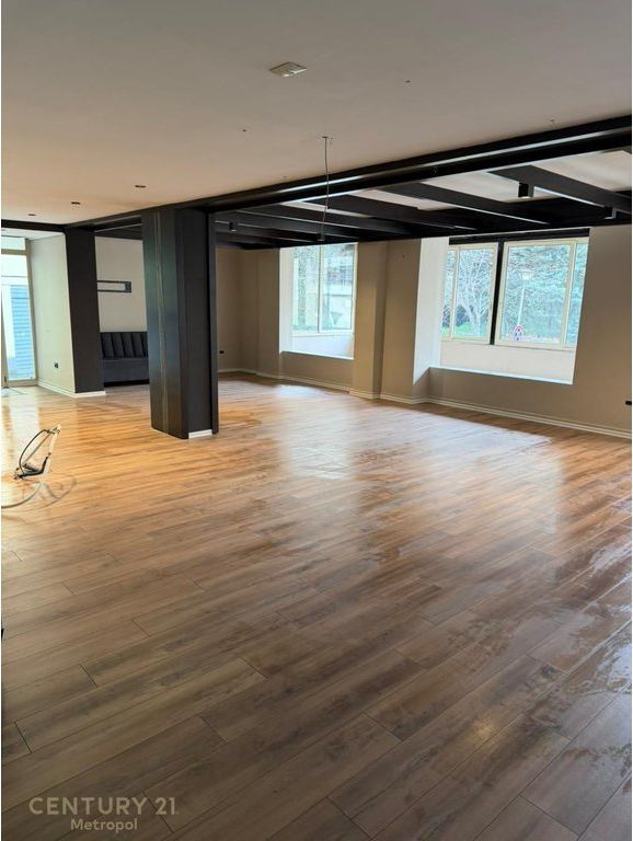 Zyrë Me Qira në Liqeni i Thatë, Tiranë - 1100€ | 170 m²
