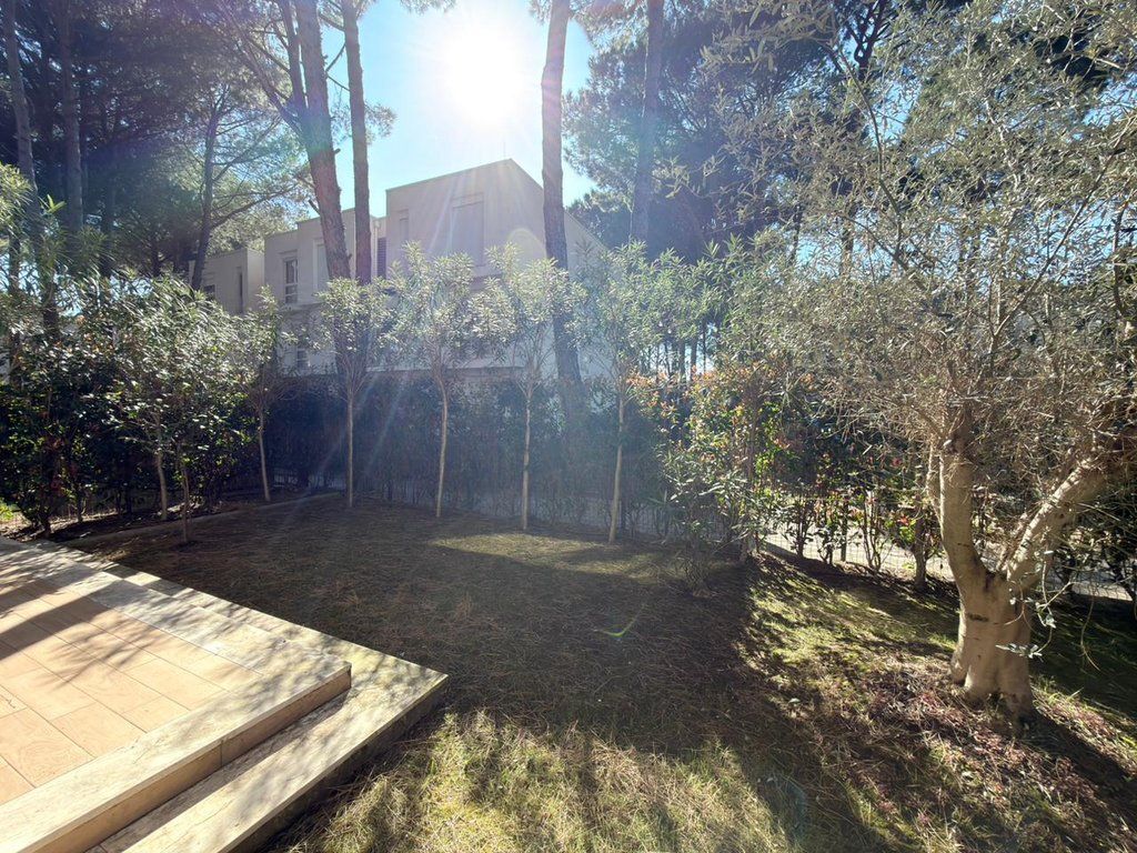 San Pietro Residence, Apartament 2+1 me oborr privat 203 m²