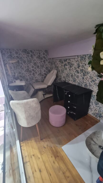 Business premises for rent Floor 0, 35 m² duplex, 500 € in Astir