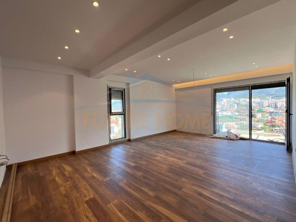 Shitet, Apartament 2+1, Porcelan, Tiranë.