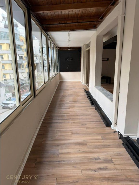 Zyrë Me Qira në Liqeni i Thatë, Tiranë - 1100€ | 170 m²