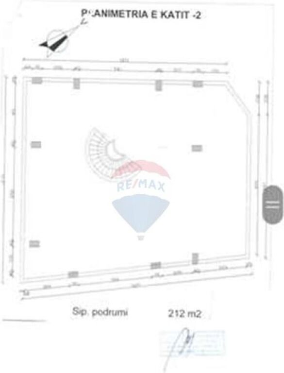 Dyqan - Për Qira - Sheshi Skënderbej, Tiranë