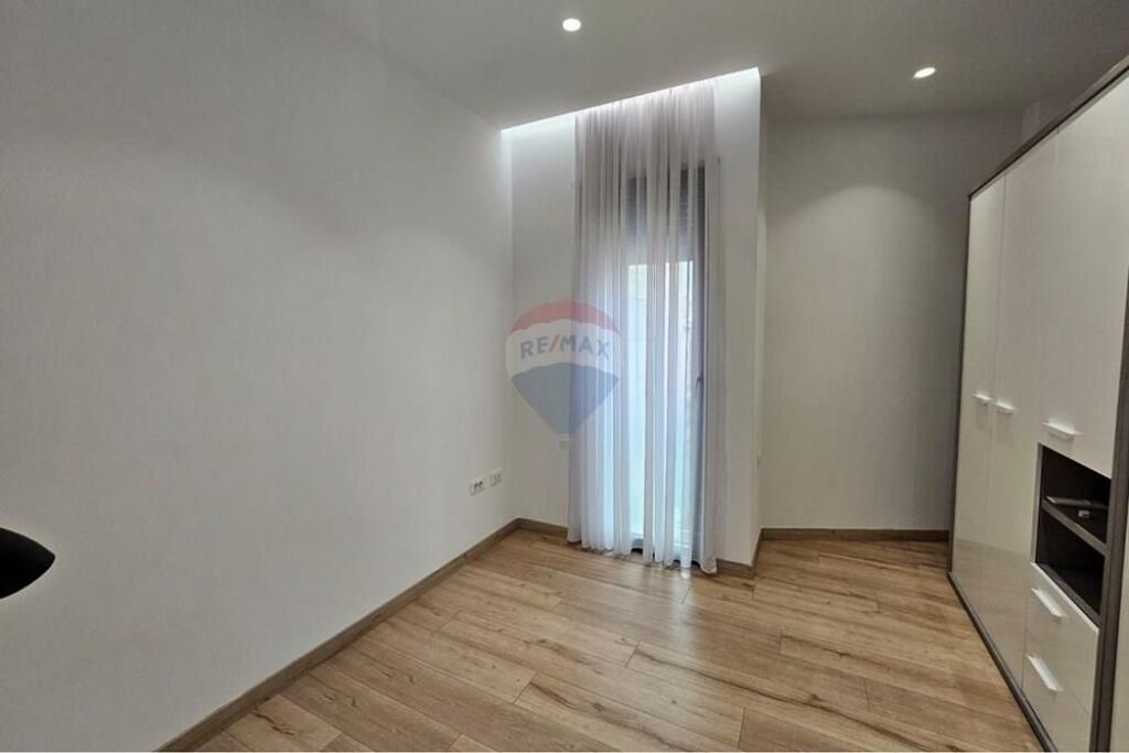 2+1 apartment for rent near Elbasani street!