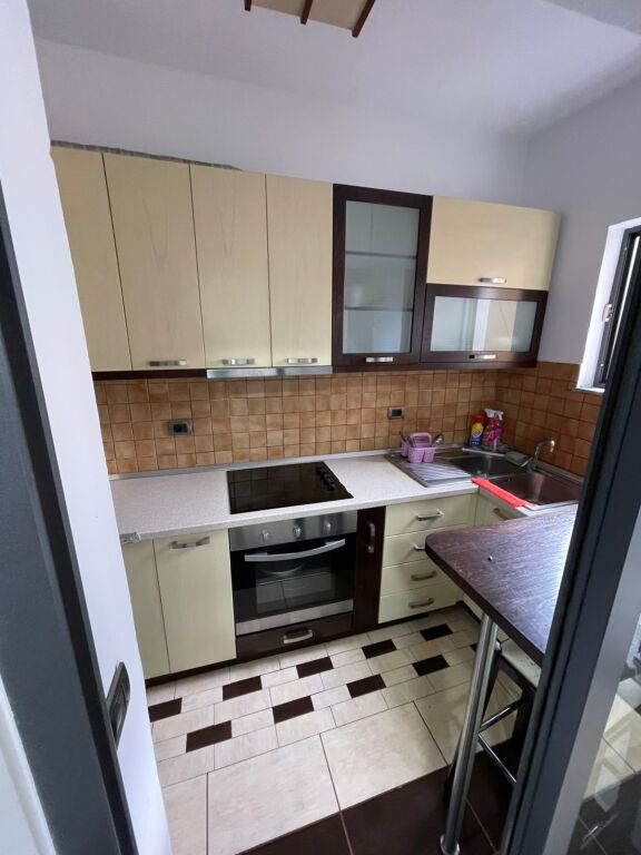 Super ap 1+1 tek rruga e durresit ( ambasada francese )