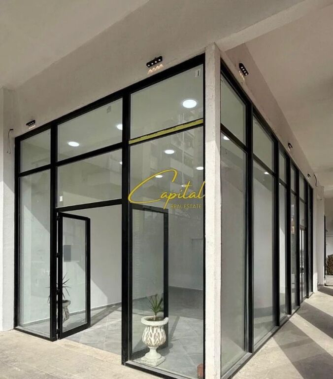 BUSINESS PREMISES FOR RENT 74 M2 PAZARI I RI 700 EURO