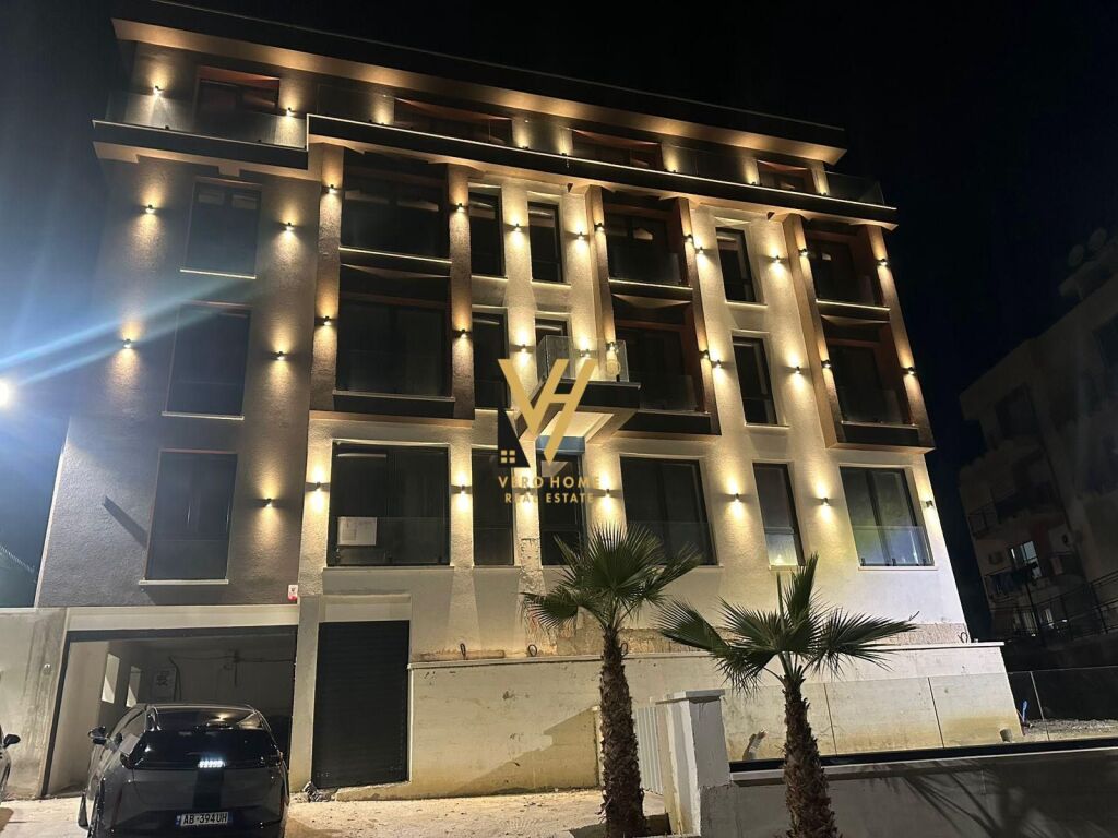 VENDITA EDIFICIO COMMERCIALE 1.100 M2 A KODRA E DIELLIT 2.500.000 EURO