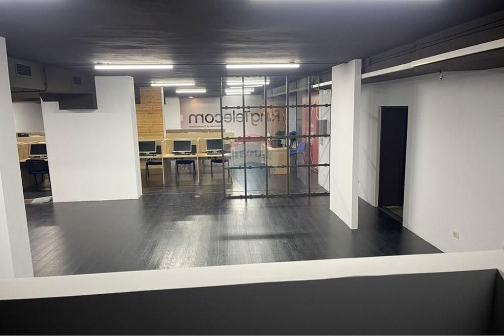 Negozio - In Affitto - Piazza Willson, Tirana