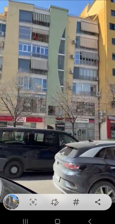 Shiten 2 apartamente 1+1 buze rruge  prane hotel Mondialit