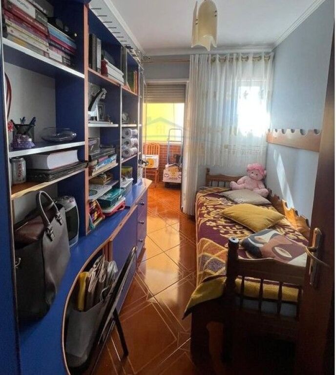Shitet, Apartament 2+1, Komuna e Parisit, Tirane