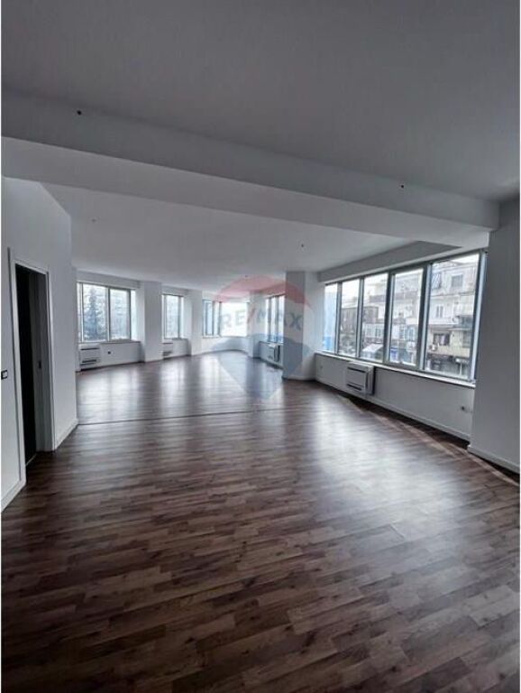 Ufficio - In Affitto - Blocco 1 Maggio, Tirana