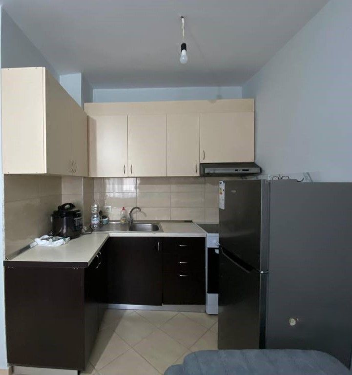 Shitet Apartament 1+1 në Yzberisht!