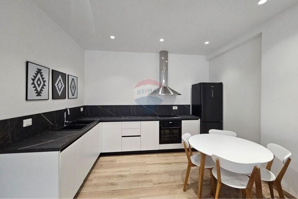 2+1 apartment for rent near Elbasani street!