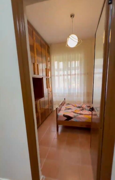 Jepet apartament  me qera 1+1+guzhine  Fakulteti  juridik  I Tiranes