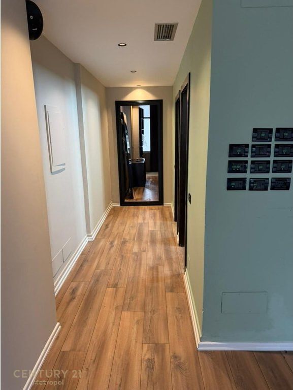 Zyrë Me Qira në Liqeni i Thatë, Tiranë - 1100€ | 170 m²