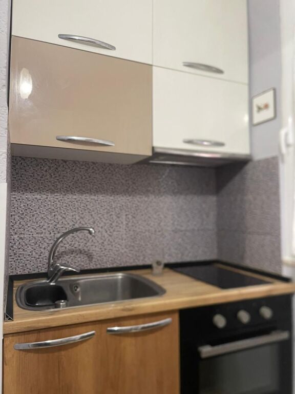 APARTAMENT ME QERA - RRUGA E KOSOVAREVE