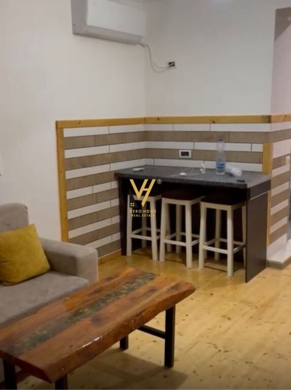 JEPET APARTAMENT 2+1 ME QIRA TE FARMACIA 10- 45.000 LEKE