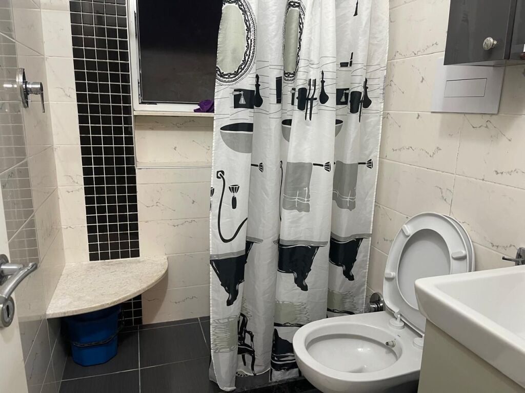 APARTAMENT ME QERA - RRUGA E KOSOVAREVE