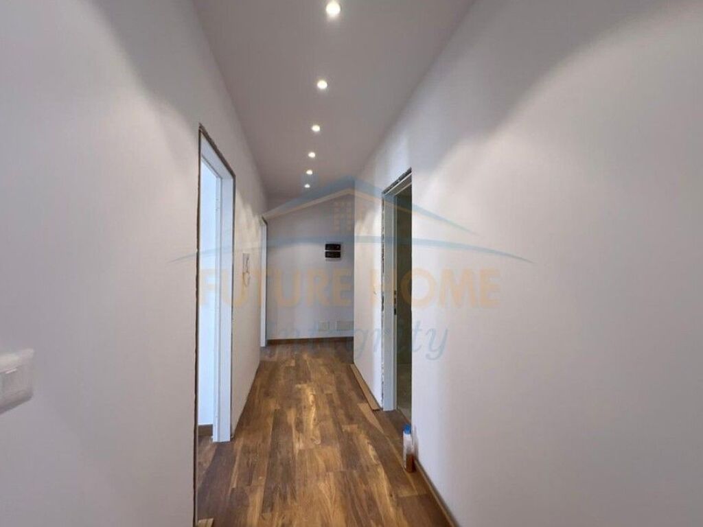 Shitet, Apartament 2+1, Porcelan, Tiranë.