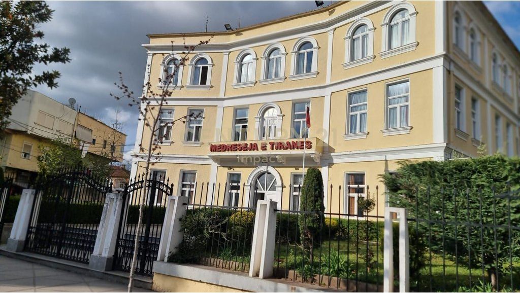 FOR RENT 1+1 APARTMENT AT DIBRA STREET