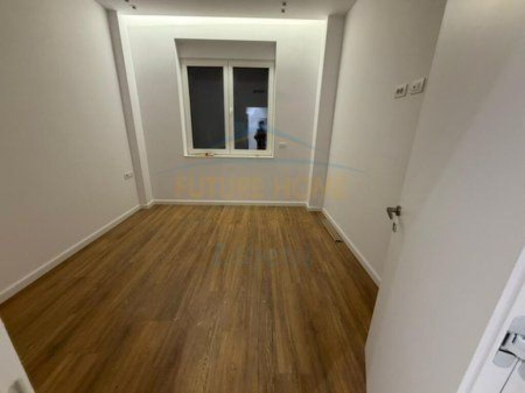 Shitet, Apartament 1+1, Rruga Eduard Mano, Liqeni i Thate, Tiranë.