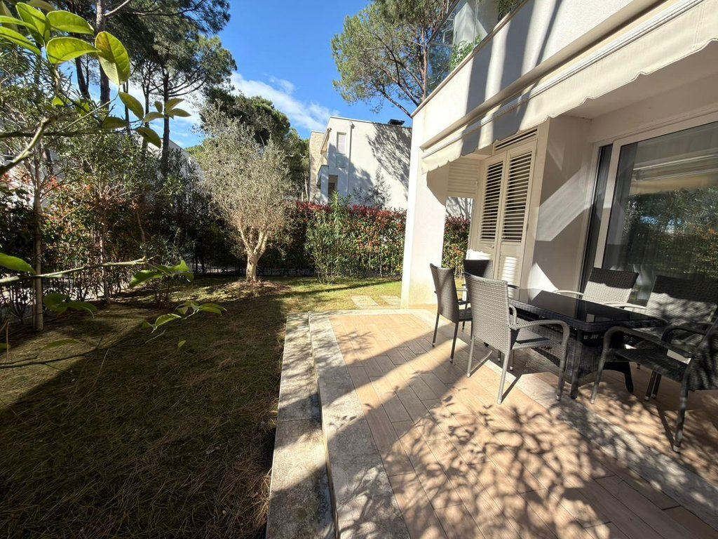 San Pietro Residence, Apartament 2+1 me oborr privat 203 m²