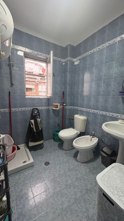 shitet apartament 1+1 i mobiluar tek Rruga Myslym Shyri