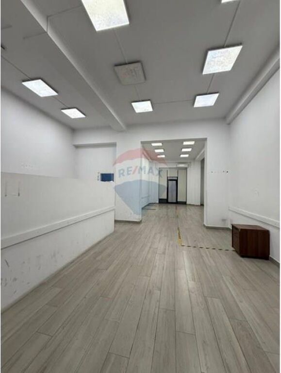 PREMISES FOR RENT PARIS MUNICIPALITY!