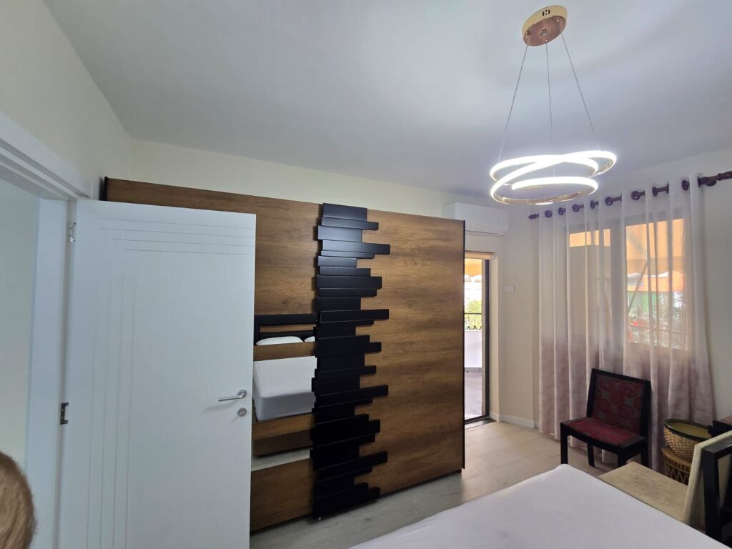 APARTAMENT 3+1+2 ME QIRA KOMUNA E PARISIT