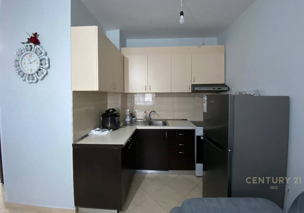 Shitet Apartament 1+1 në Yzberisht