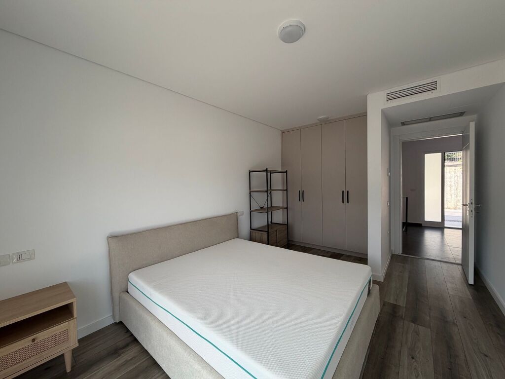 Jepet me qera vilë 3+1+oborr+garazhd në Rezidence Private në Mullet