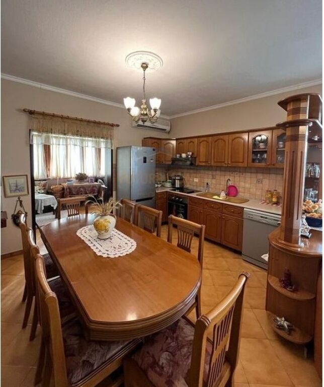 Shitet, Apartament 2+1, Zogu i Zi, Tirane